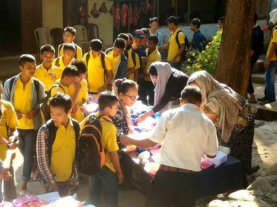 e at the School’s annual picnic on November 10. (Left) Students take part in “enactment of folktales” competition at the 4th annual Cultural day held under the theme ‘Relivi